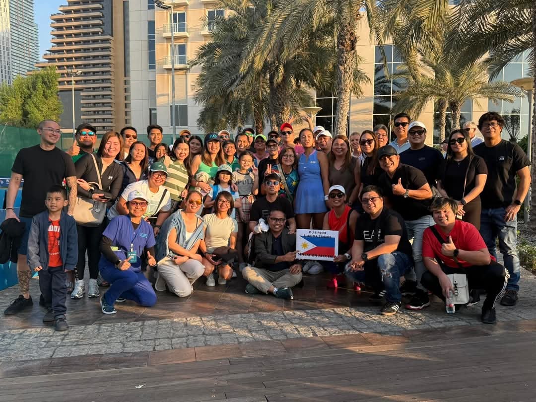 AlexEala (center) has been the toast of the Filipino crowd everywhere she goes.
