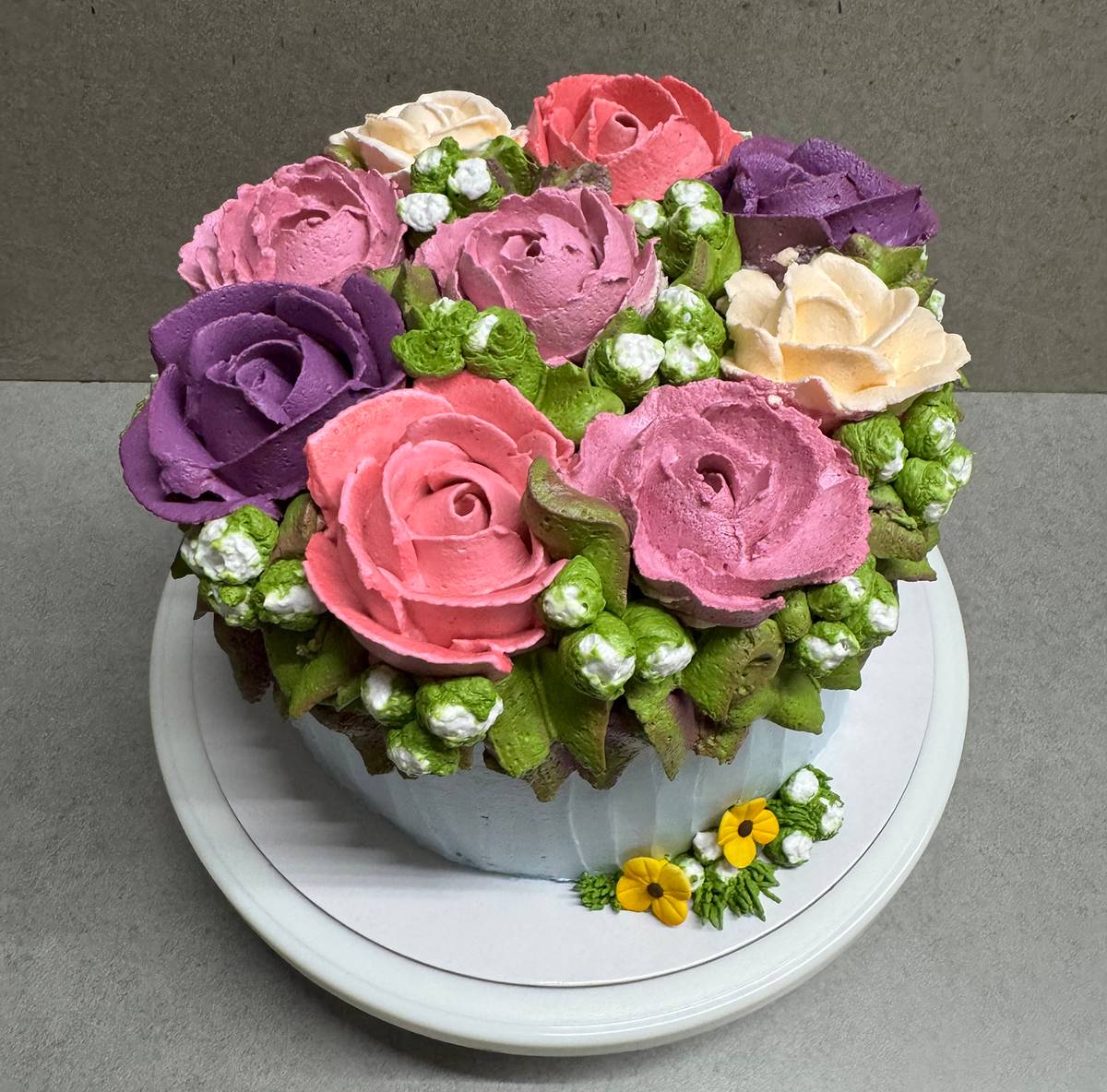 Marlene Monfort’s 7-inch Burnt Butter Cake with a Bouquet of Roses.