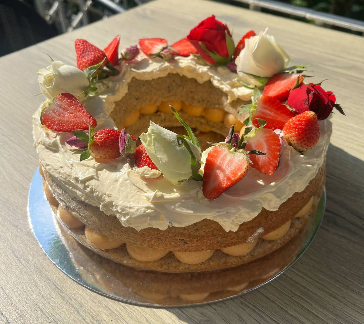 Flour Pot Manila’s ‘Infinite Roses’ cake for Mother’s Day.