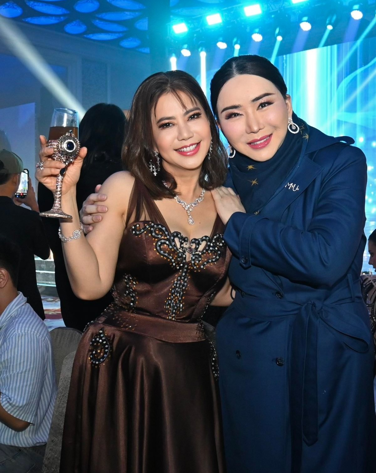 Your columnist with the owner of Miss Universe and Miss USA, Anne Jakrajutatip.