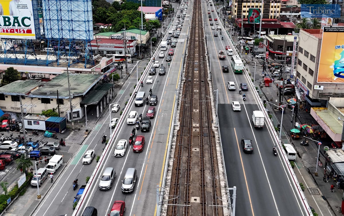 Motorists travel along EDSA North and Southbound in Quezon City on Thursday, 8 May 2025. According to the Philippine Statistics Authority (PSA), 2023 recorded the highest number of fatalities due to road traffic accidents.