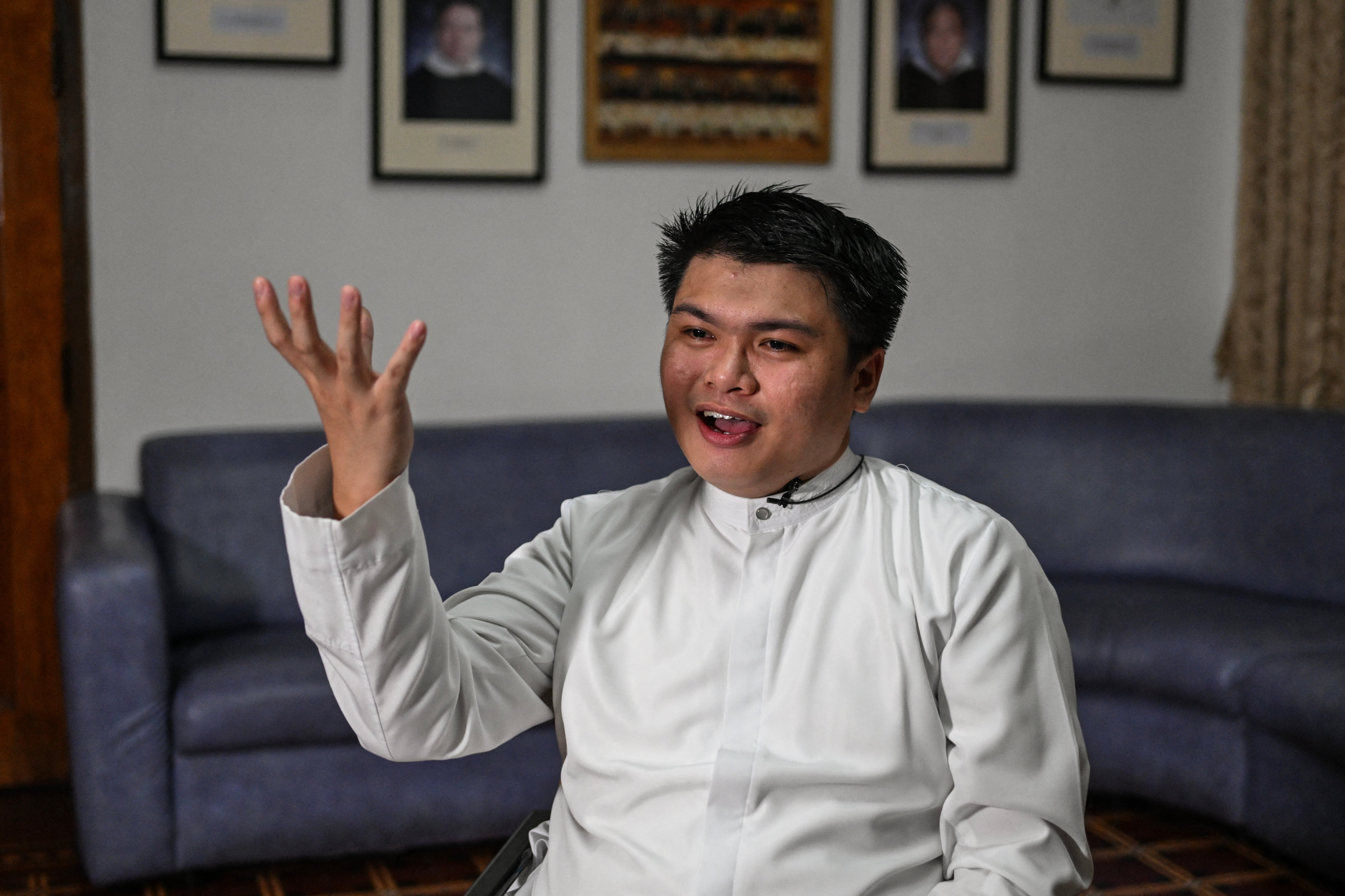 Papal race spotlights Phl priest crisis