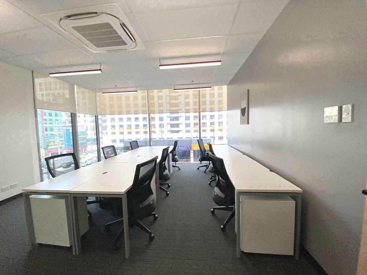 Clients can choose from a wide range of spaces available at Regus Victoria de Makati from ones that can accommodate one- to two-persons to larger ones that can fit up to 26 people.