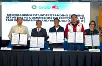 (FROM left) Commission on Elections Commissioner Ernesto Ferdinand Maceda Jr. and Chairman George Erwin M. Garcia, Grab Philippines country
head Ronald Roda, MOVE IT general manager Wayne Jacinto, and Grab Philippines chief corporate affairs officer Atty. Booey Bonifacio.
