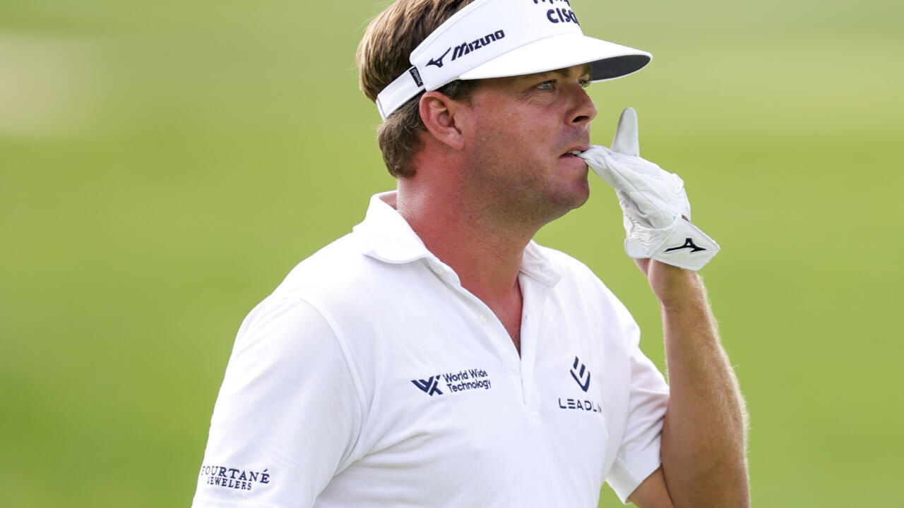 Mitchell fires career-low round to lead Truist by 1