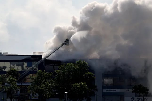 Toxic chlorine cloud forces 160,000 people indoors