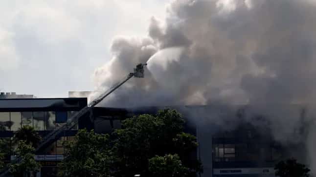Toxic chlorine cloud forces 160,000 people indoors