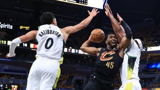 Cavs crush Pacers, snatch 2-1 lead