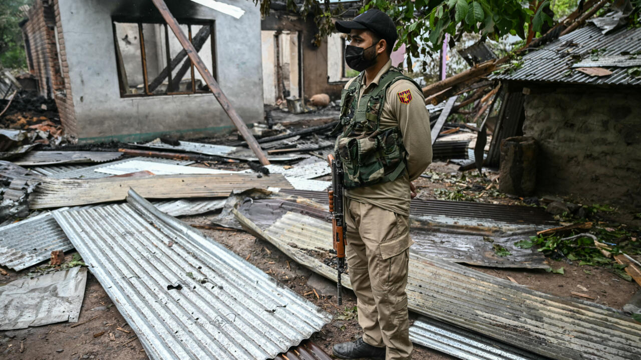 India, Pakistan launch multiple attacks