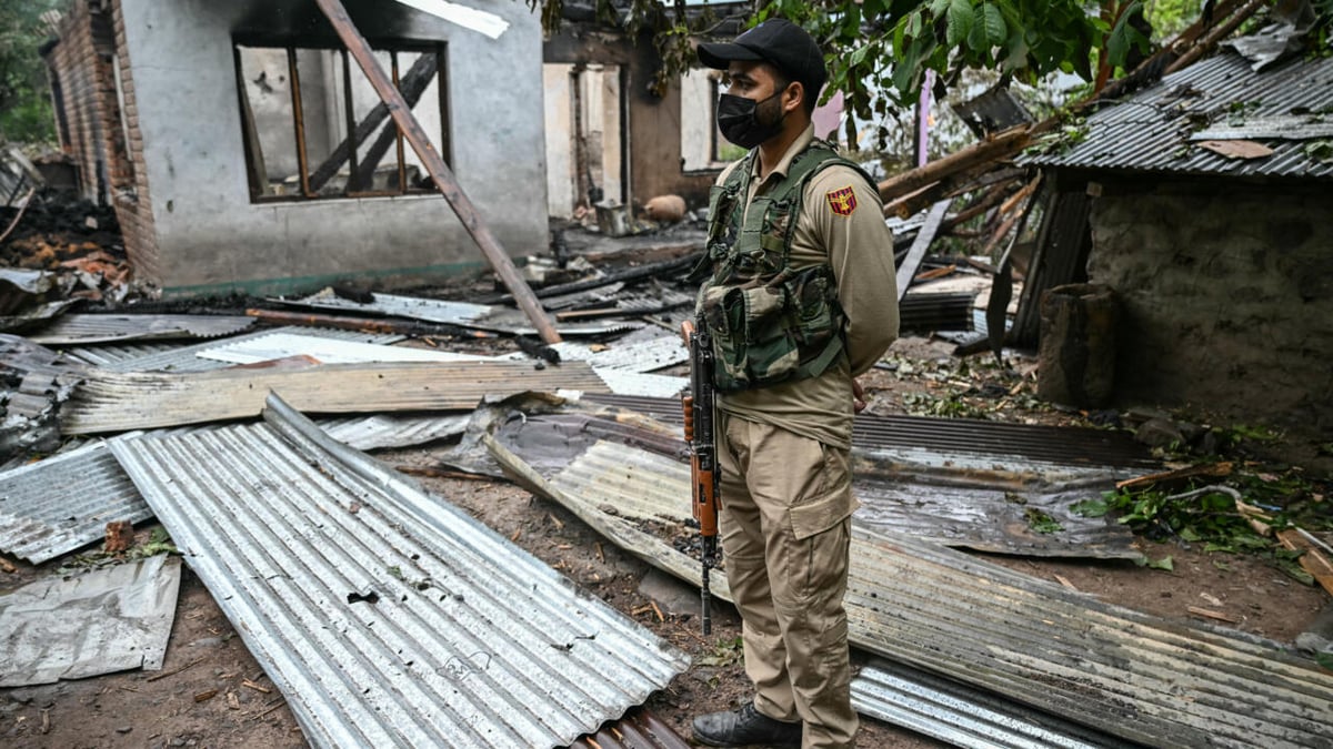 India, Pakistan launch multiple attacks