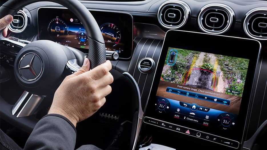 The Transparent Bonnet in the GLC 350e helps drivers easily navigate tough roads.