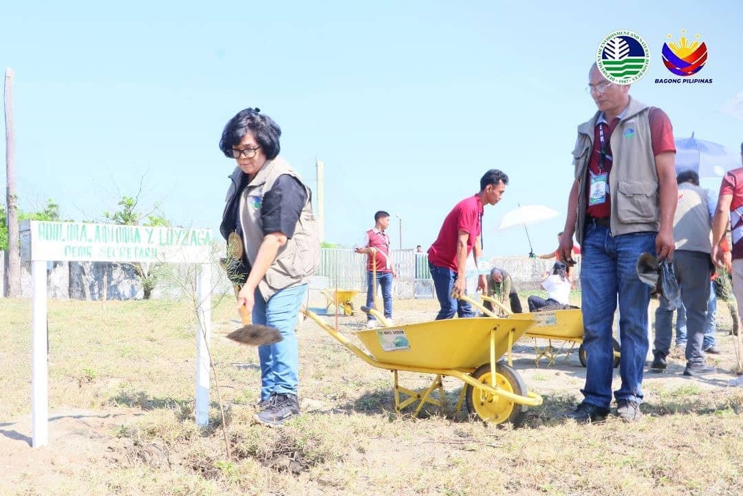 Environment and Natural Resources Secretary Maria Antonia Yulo-Loyzaga led the groundbreaking ceremony for a Marine Scientific Research Station in Casiguran, Aurora. The facility is part of a nationwide network of eight marine research stations that aim to protect biodiversity, secure food systems and build climate-resilient coastal communities for present and future generations.