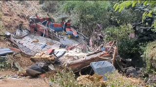 Bus carrying pilgrims crashes in Sri Lanka, 12 dead