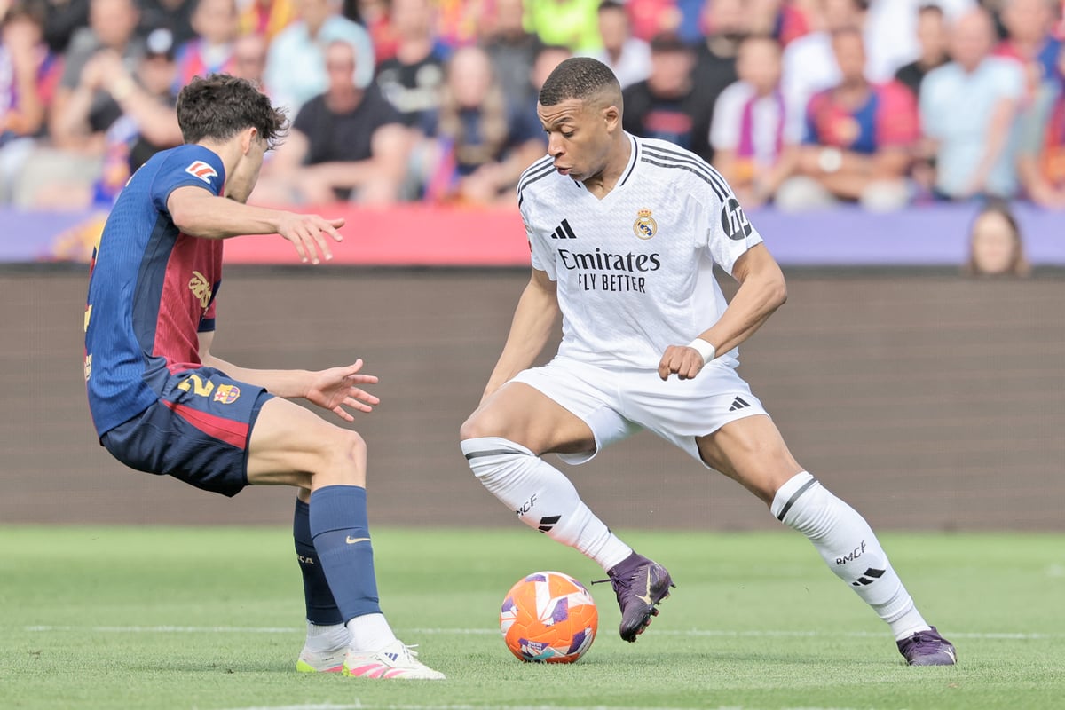 Mbappe hat-trick powers Barcelona