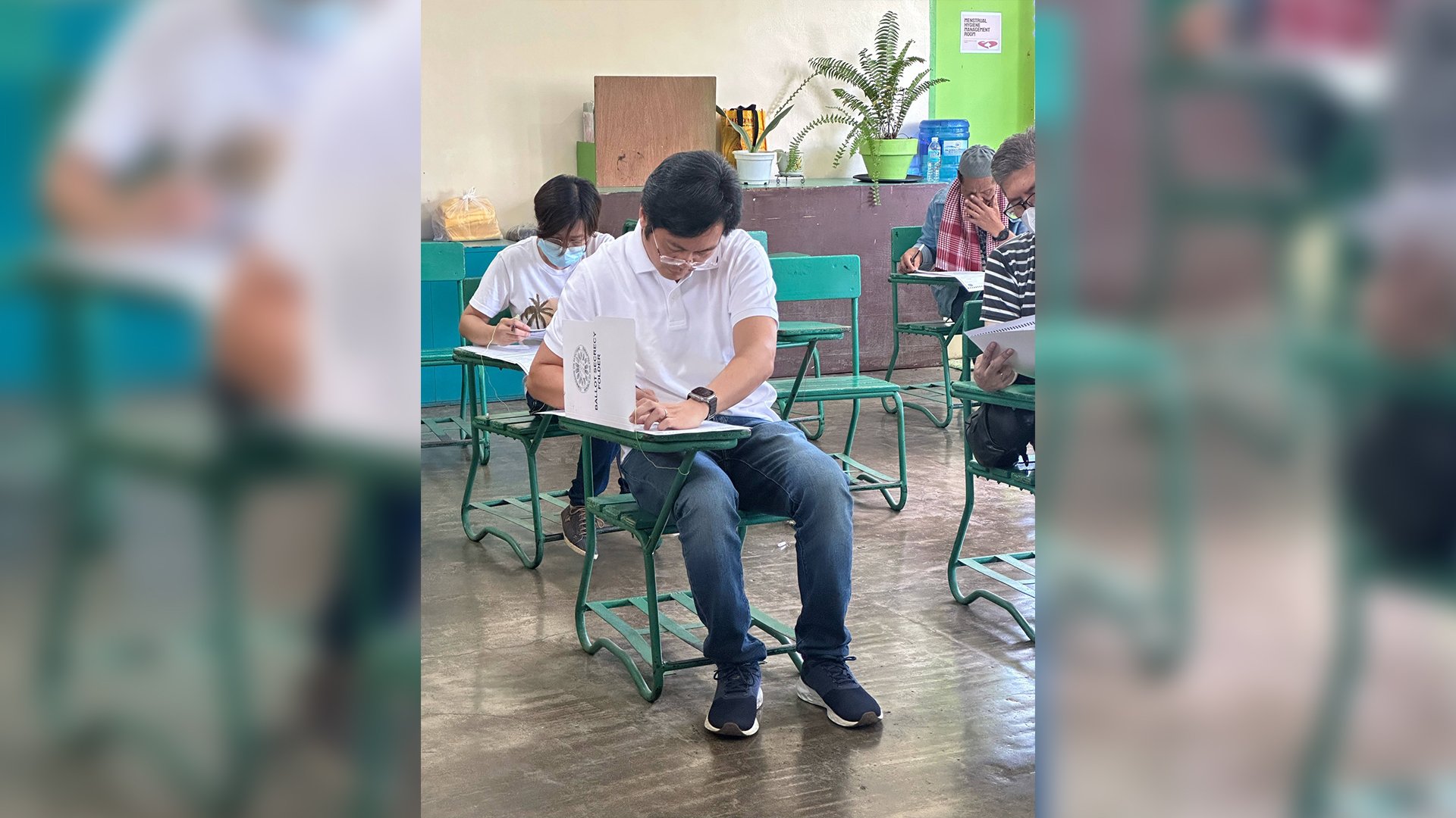 Nograleses, Dutertes cast Davao votes 