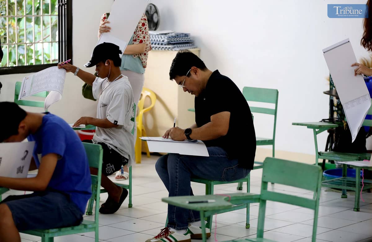 Senatorial aspirant ACT-CIS Partylist Rep. Erwin Tulfo cast his vote at Kamuning Elementary School in Quezon City on Monday morning, 12 May 2025 day of the National and Local Election 2025.