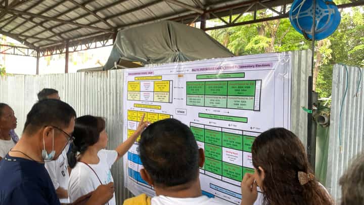 Machine errors, delays reported in early hours of polls