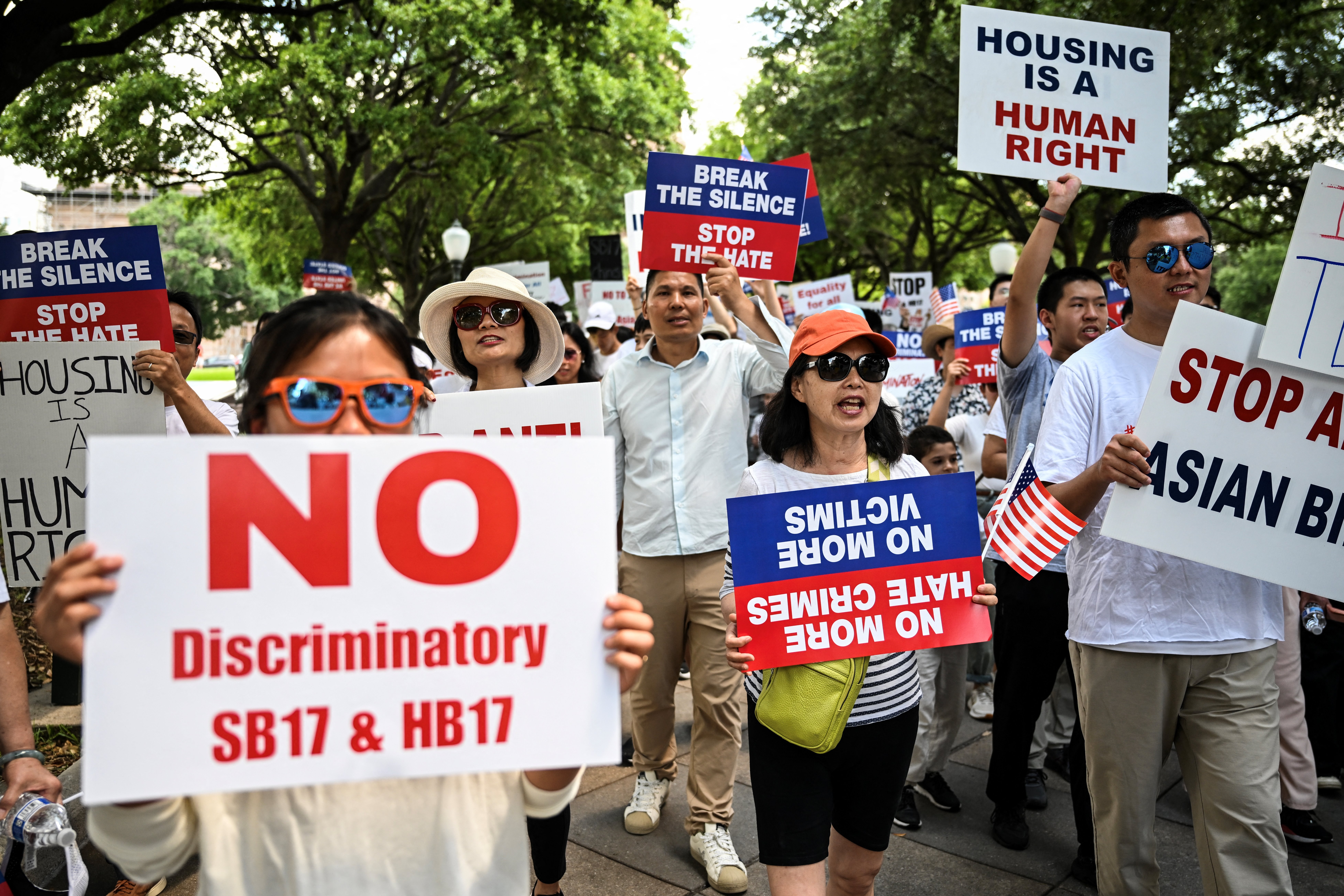 Texas pushes non-citizens ban on buying land