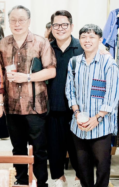 Museum Foundation of the Phils. President Danny Jacinto with bag and accessories designers  Adante Layesa and Earl Gariando.