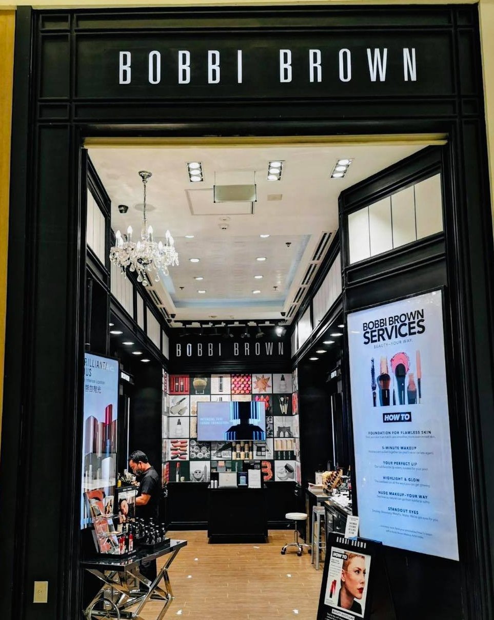 Elevate your natural glow with Bobbi Brown’s makeup collection.