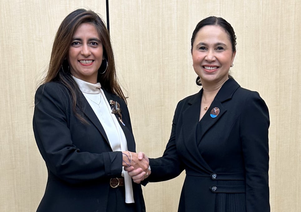 Chilean Vice Minister of Trade Claudia Sanhueza and Philippine Trade Secretary Cristina Roque.
