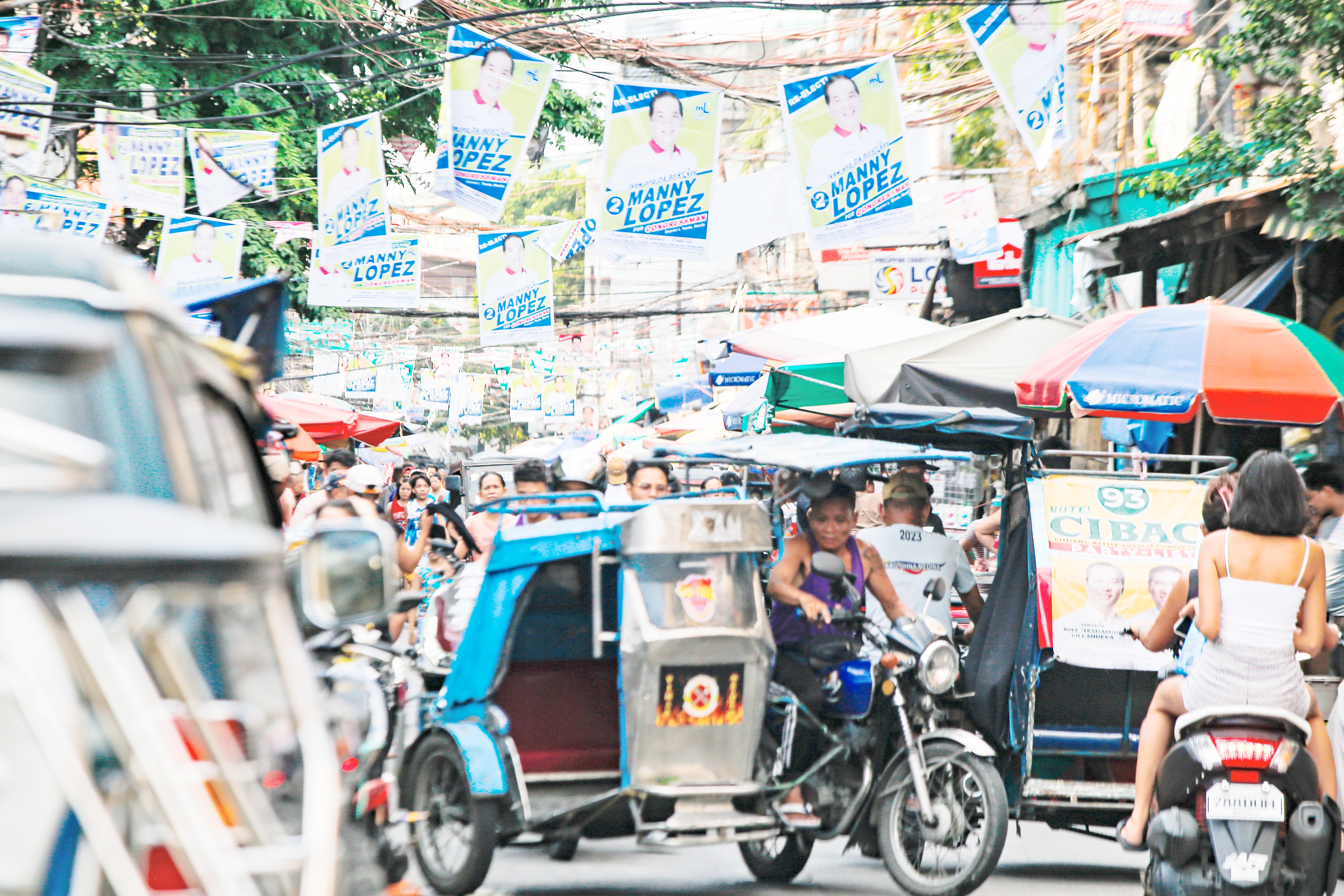 MMDA hands BJMP campaign trash               for recycling