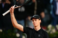 Jannik gains lesson ahead of French Open