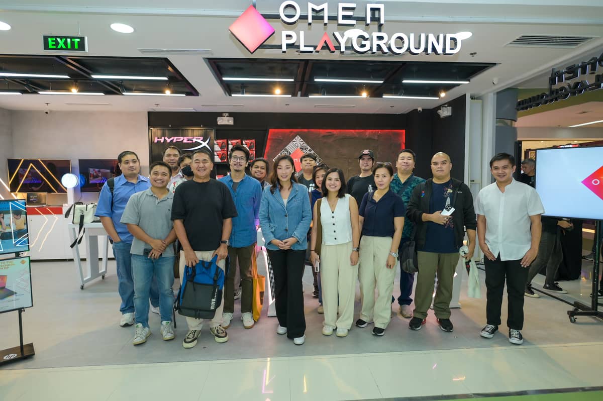 First OMEN Playground in Southeast Asia.
HP Philippines Managing Director Ida Evina
Ong-Co poses with the media for an exclusive
first look of the OMEN Playground, days before
its grand launch.