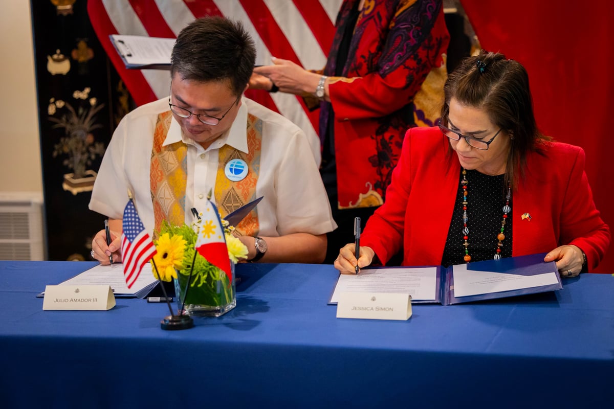 mou signing.jpg