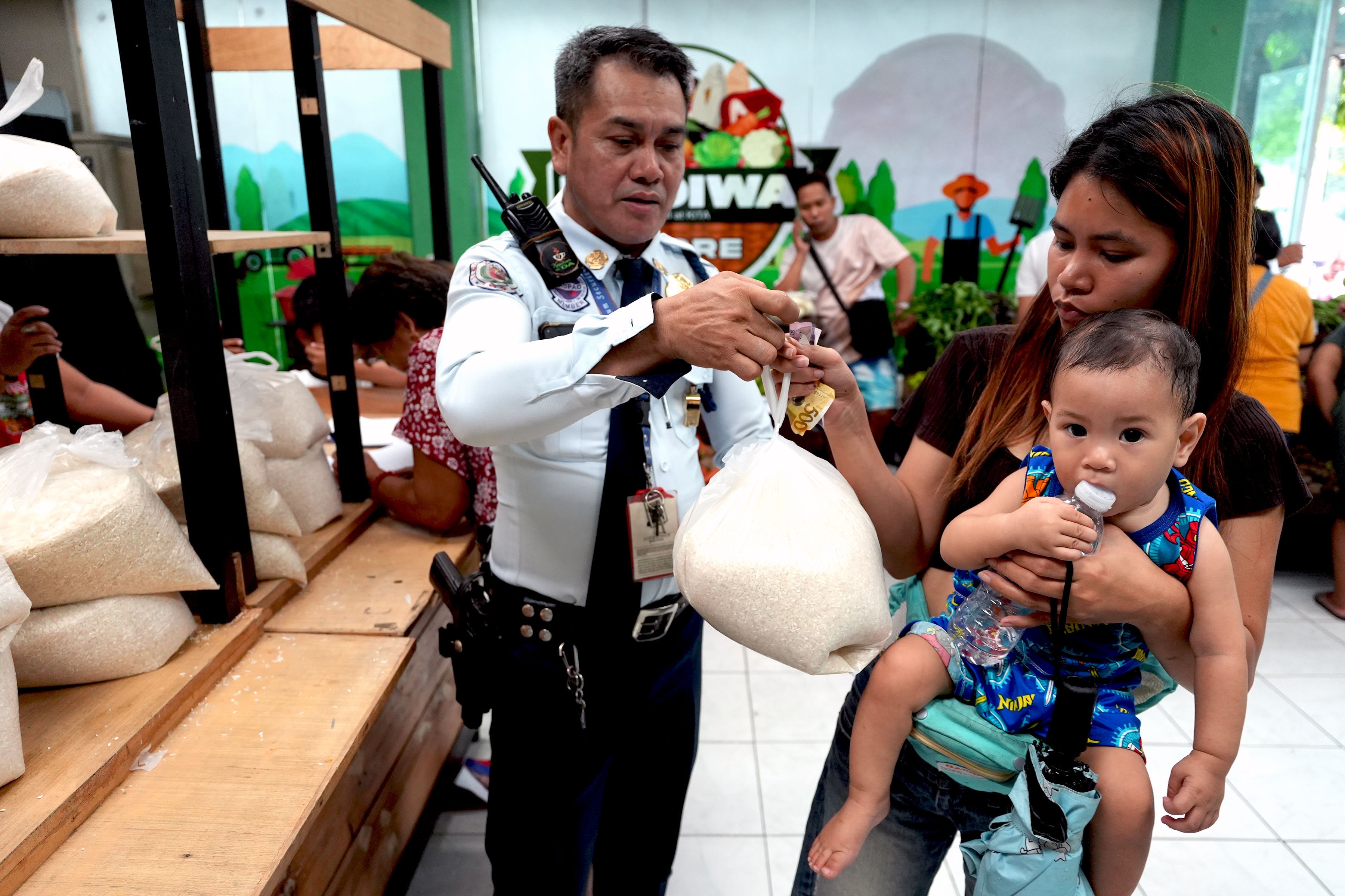 PBBM blasts smugglers for high rice prices 
