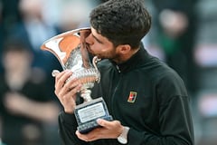 King of Rome: Alcaraz dominates Sinner, lifts Italian Open trophy