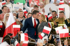 Pro-EU mayor, nationalist historian set
for Polish leadership runoff