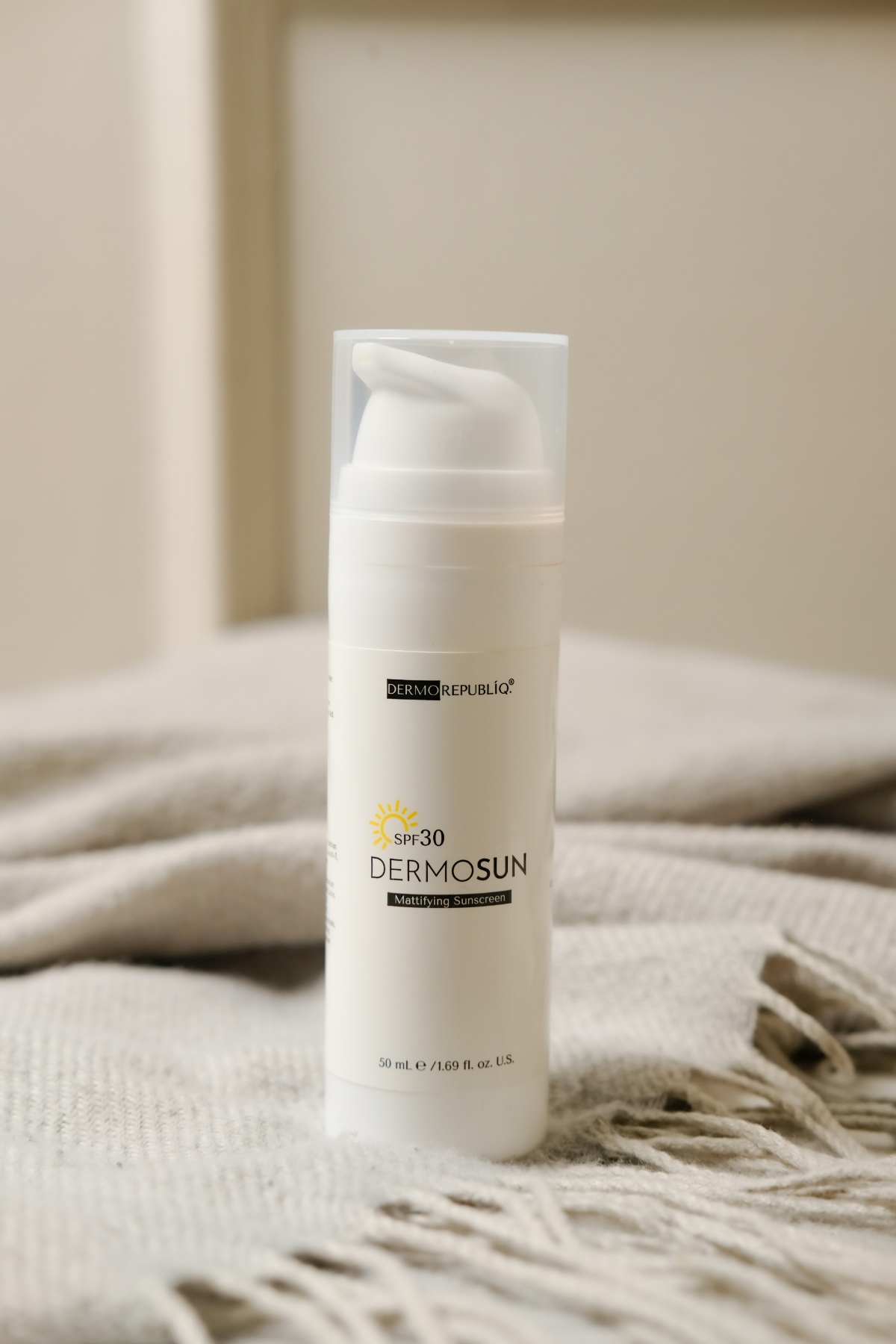 A SUNSCREEN that is  light and leaves no white cast.