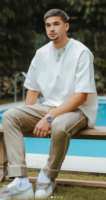 KOBE Paras