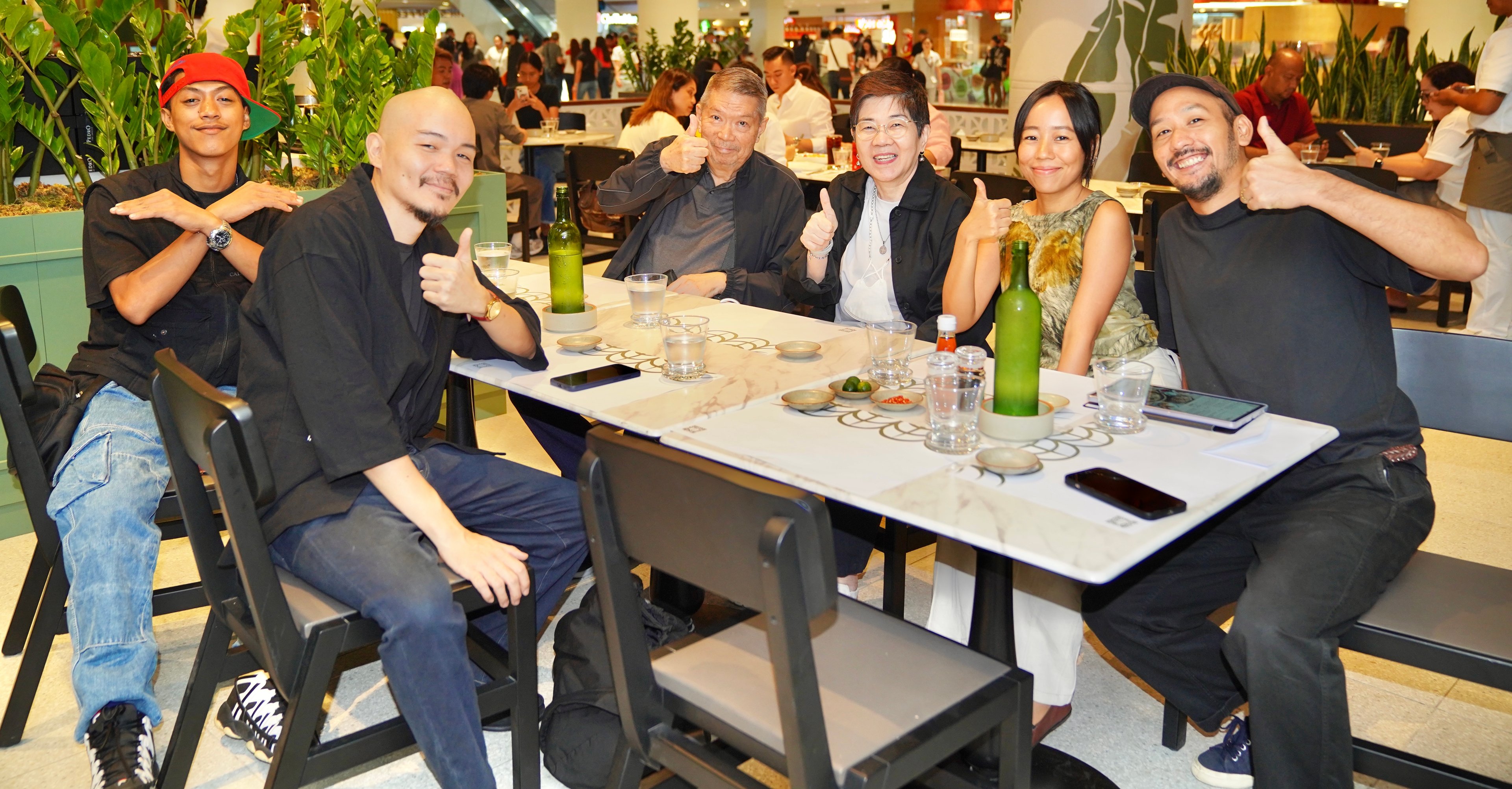FROM left: Mark Berdote, Jaime Benedicto, Jesse benedicto, May Benedicto, Bea Cruz and Geric Cruz.