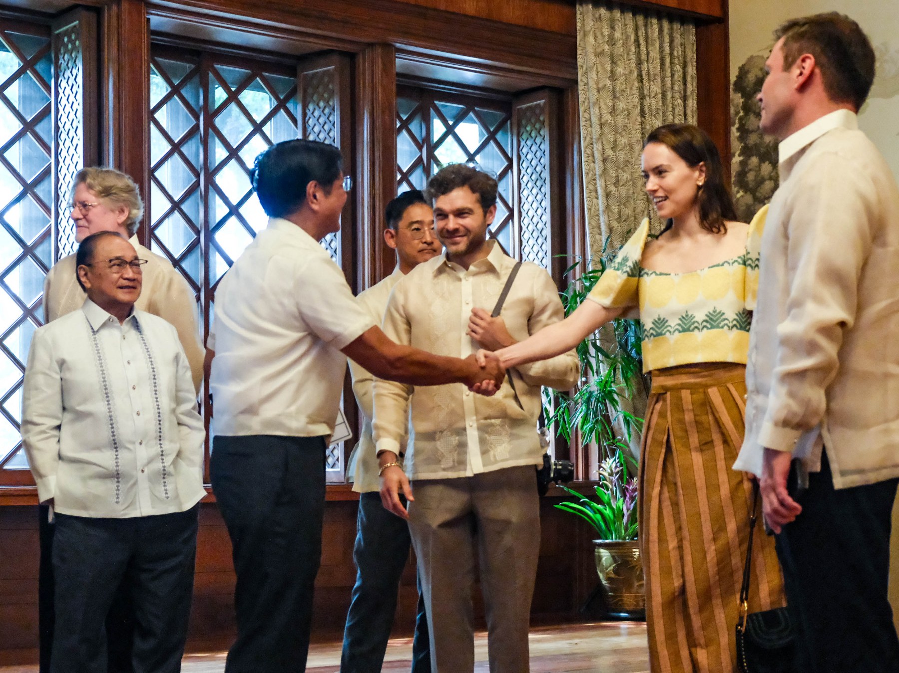 ‘The Last Resort’ team visits  Malacañang