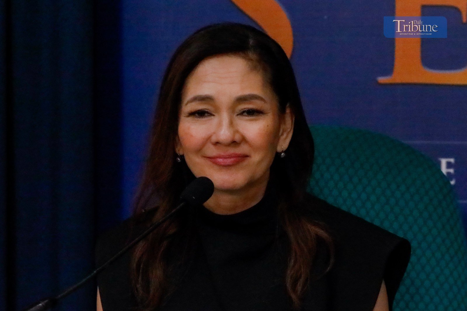 Hontiveros unfazed by Aquino, Pangilinan's possible shift to majority bloc