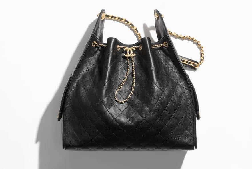 The Chanel 25 bag, a symbol of movement and freedom, is boldly reinterpreted and modeled by music superstars Jennie and Dua Lipa, who embody its confident spirit.