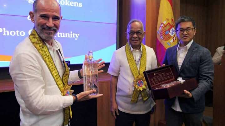 Spanish Ambassador to the Philippines Miguel Ultray Delgado displays a bottle of Taiwanese fermented sorghum liquor with gold flakes, a gift from Best Chang, assistant to the CEO of Xantheng Subic International Corp. Subic Bay Metropolitan Authority Chairman and Administrator Eduardo Jose L. Aliño joins them for a photo at the boardroom of the Administration Building in Subic Bay Freeport.