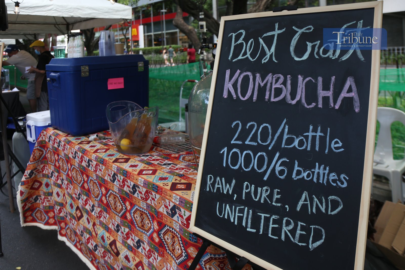 Visitors explore food and beverage stalls along Paseo de Roxas in Makati City during the Makati Street Meet presents Goût de France on the morning of 25 May 2025. The event offers a taste of French cuisine, drinks, and culture in the heart of the city.