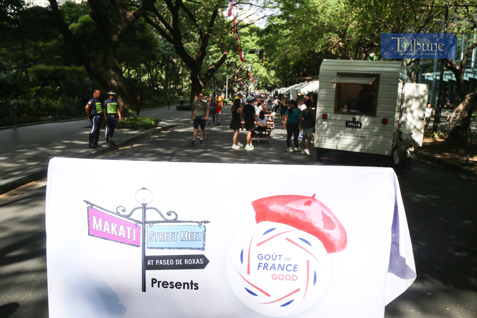 Visitors explore food and beverage stalls along Paseo de Roxas in Makati City during the Makati Street Meet presents Goût de France on the morning of 25 May 2025. The event offers a taste of French cuisine, drinks, and culture in the heart of the city.