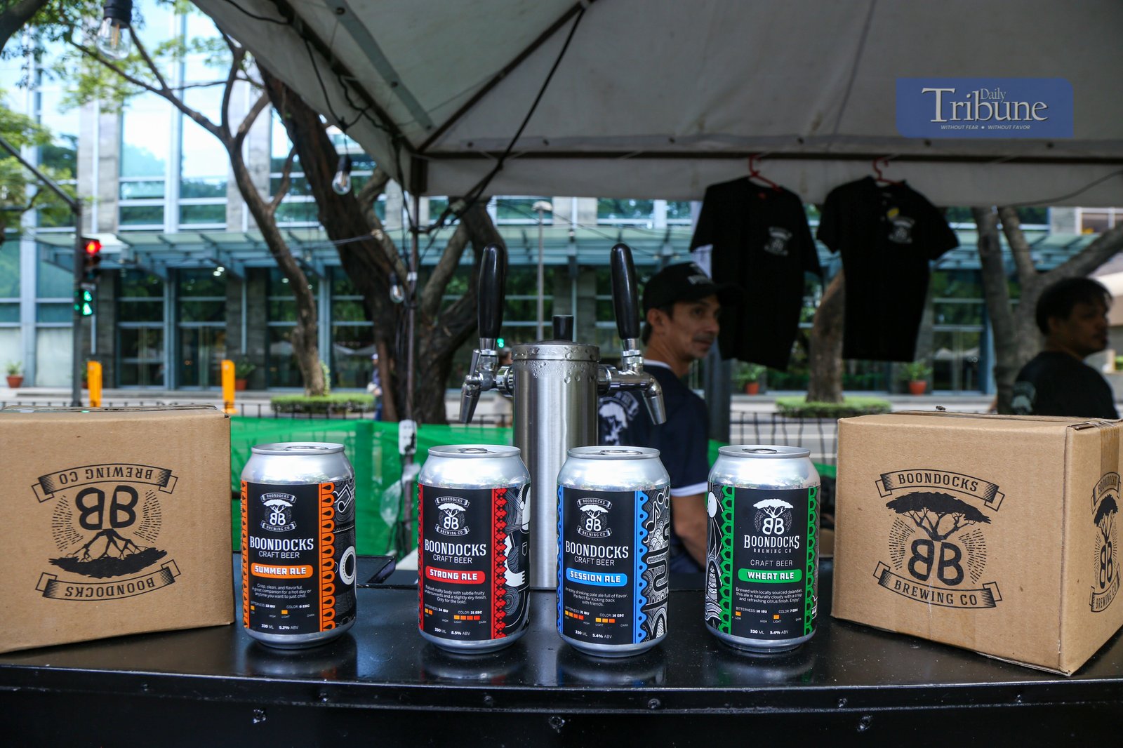 Visitors explore food and beverage stalls along Paseo de Roxas in Makati City during the Makati Street Meet presents Goût de France on the morning of 25 May 2025. The event offers a taste of French cuisine, drinks, and culture in the heart of the city.