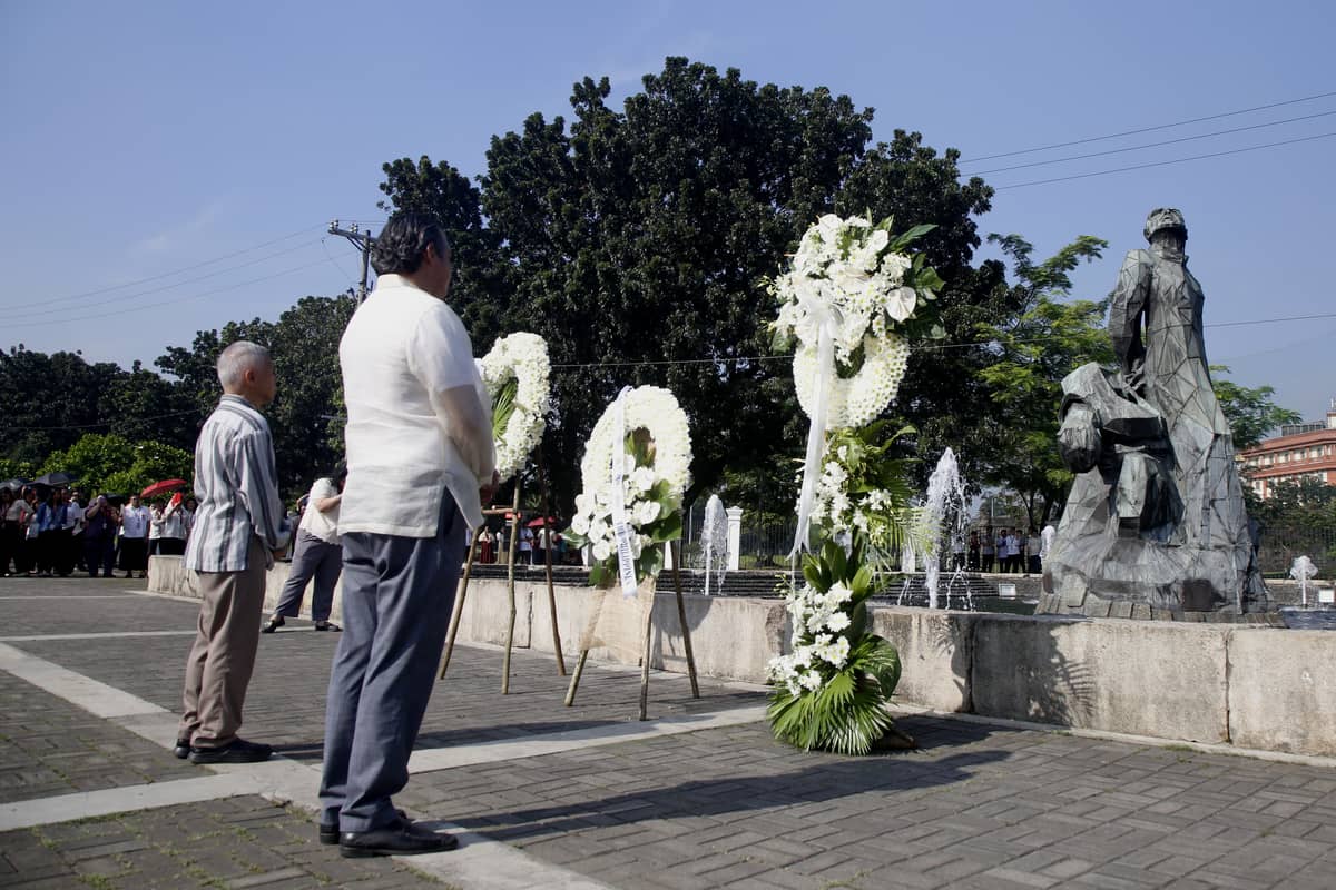 GomBurza Monument
