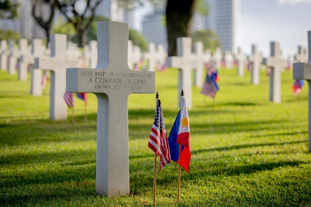 U.S. envoy honors brothers who bled and fell as one