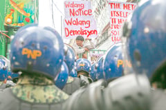 Tensions rise amid Tondo compound demolition