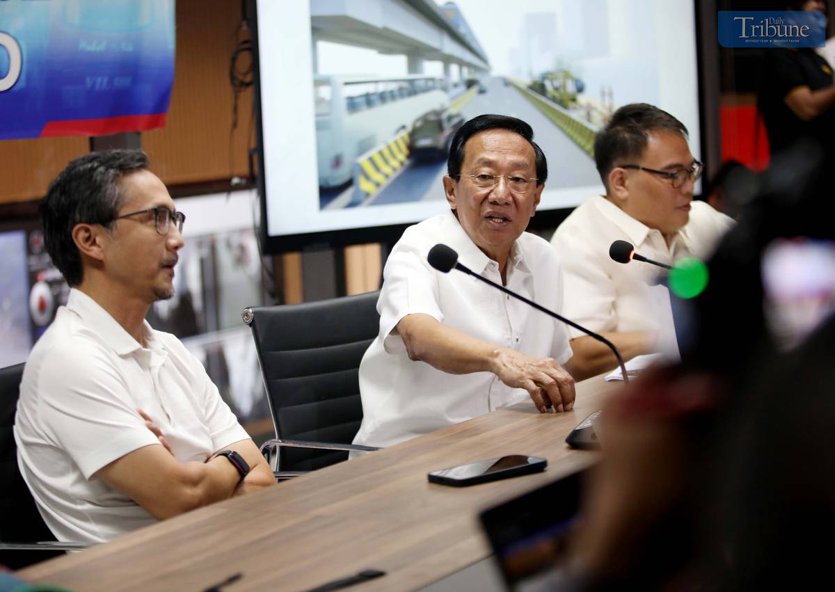 Transportation Secretary Vince Dizon, Public Works and Highways Secretary Manuel Bonoan, and Metro Manila Development Authority Chairman Don Artes discuss contingency measures to ease traffic once the EDSA reconstruction begins, during a press conference at the MMDA main office in Pasig City on Monday.
Dizon announced that free toll on Skyway Stage 3 and an odd-even traffic scheme will be implemented during the EDSA rebuild.