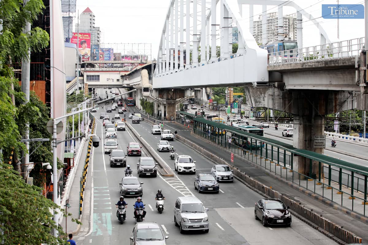 Traffic situation at Guadalupe Bridge in Mandaluyong City on Tuesday, 27 May 2025. The Department of Public Works and Highways (DPWH) plans to close the decades-old bridge in October for rehabilitation, following a Japan International Cooperation Agency (JICA) report citing structural cracks and its proximity to the West Valley Fault as major concerns.