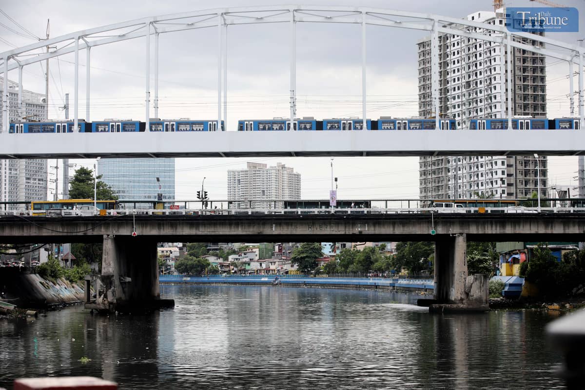 Traffic situation at Guadalupe Bridge in Mandaluyong City on Tuesday, 27 May 2025. The Department of Public Works and Highways (DPWH) plans to close the decades-old bridge in October for rehabilitation, following a Japan International Cooperation Agency (JICA) report citing structural cracks and its proximity to the West Valley Fault as major concerns.