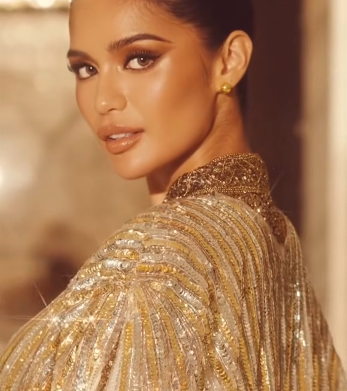WORLD-CLASS QUEEN!