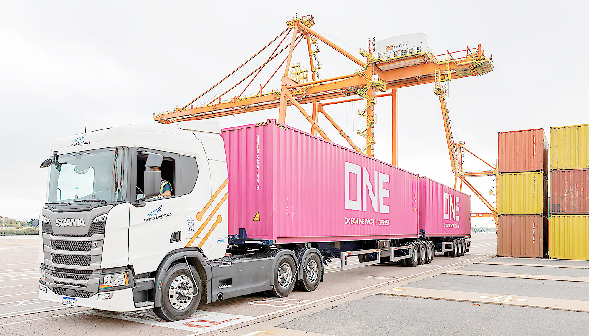 ‘The arrival of bi-train trucks at TecPlata is an important step towards more efficient and sustainable logistics. We celebrate this first operation with Yusen Logistics, which trusted us as a key link in strengthening their service network,’ said Juan Pablo Trujillo, TecPlata chief executive officer.